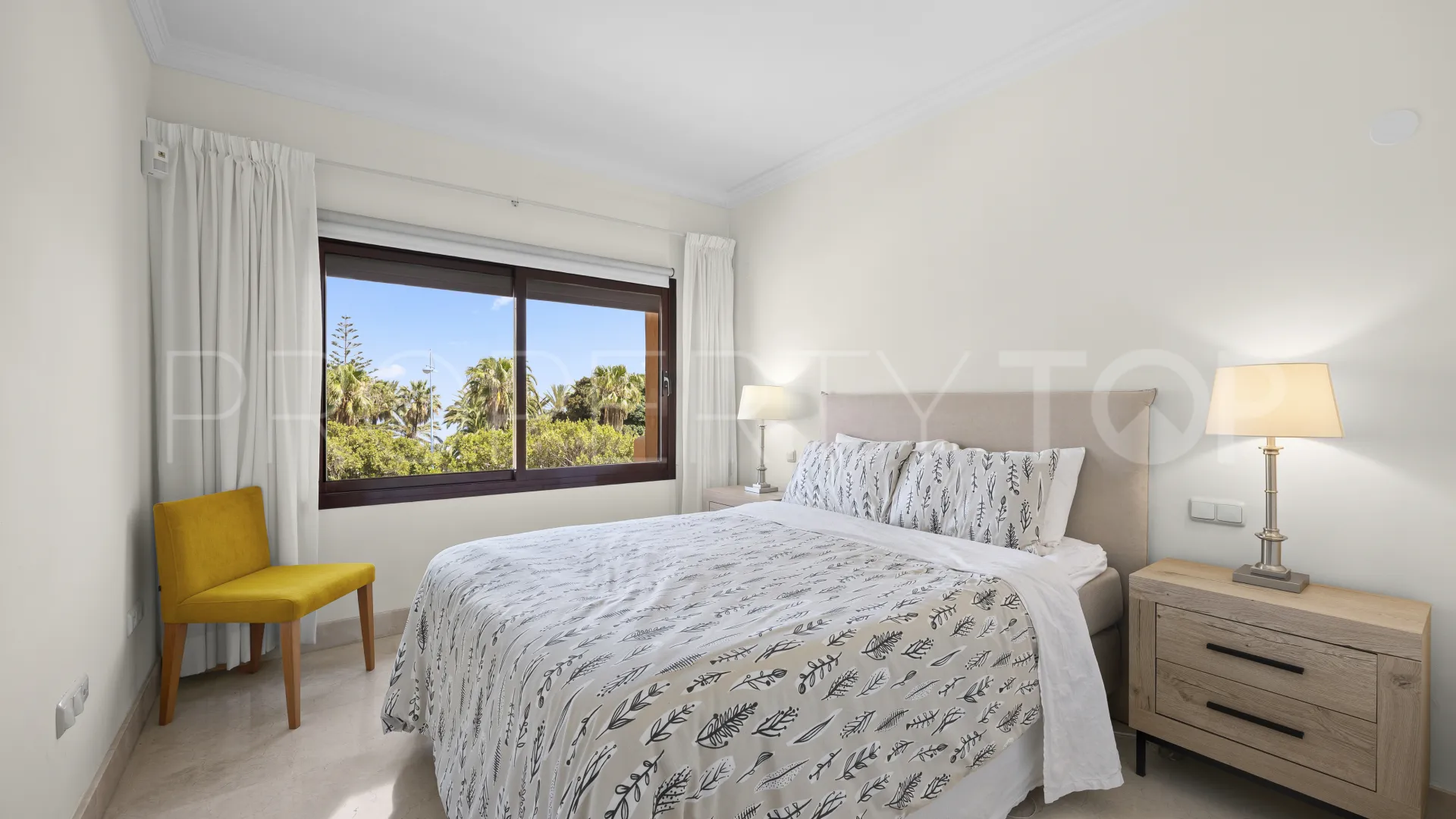 For sale duplex penthouse in Bahia Alcantara with 3 bedrooms