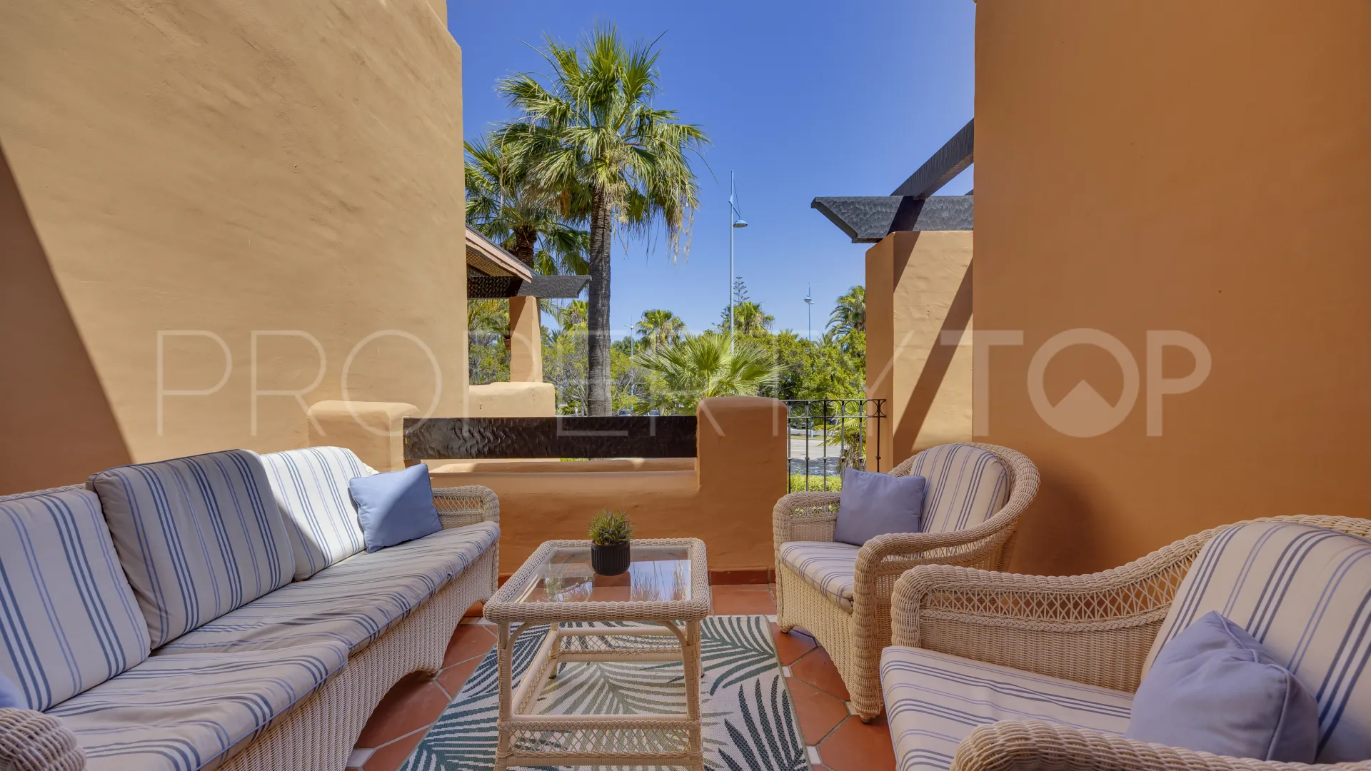 For sale duplex penthouse in Bahia Alcantara with 3 bedrooms