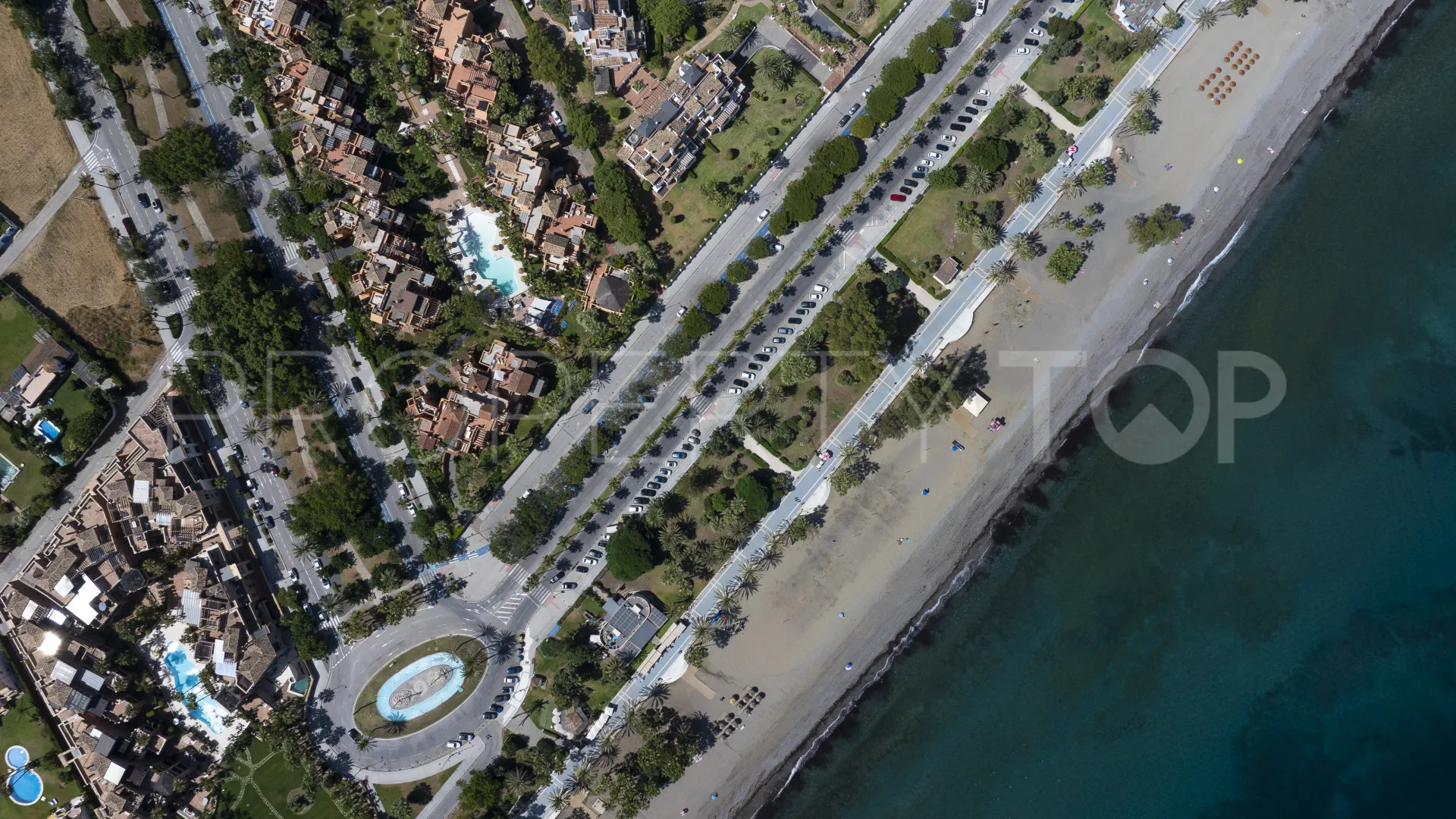 For sale duplex penthouse in Bahia Alcantara with 3 bedrooms