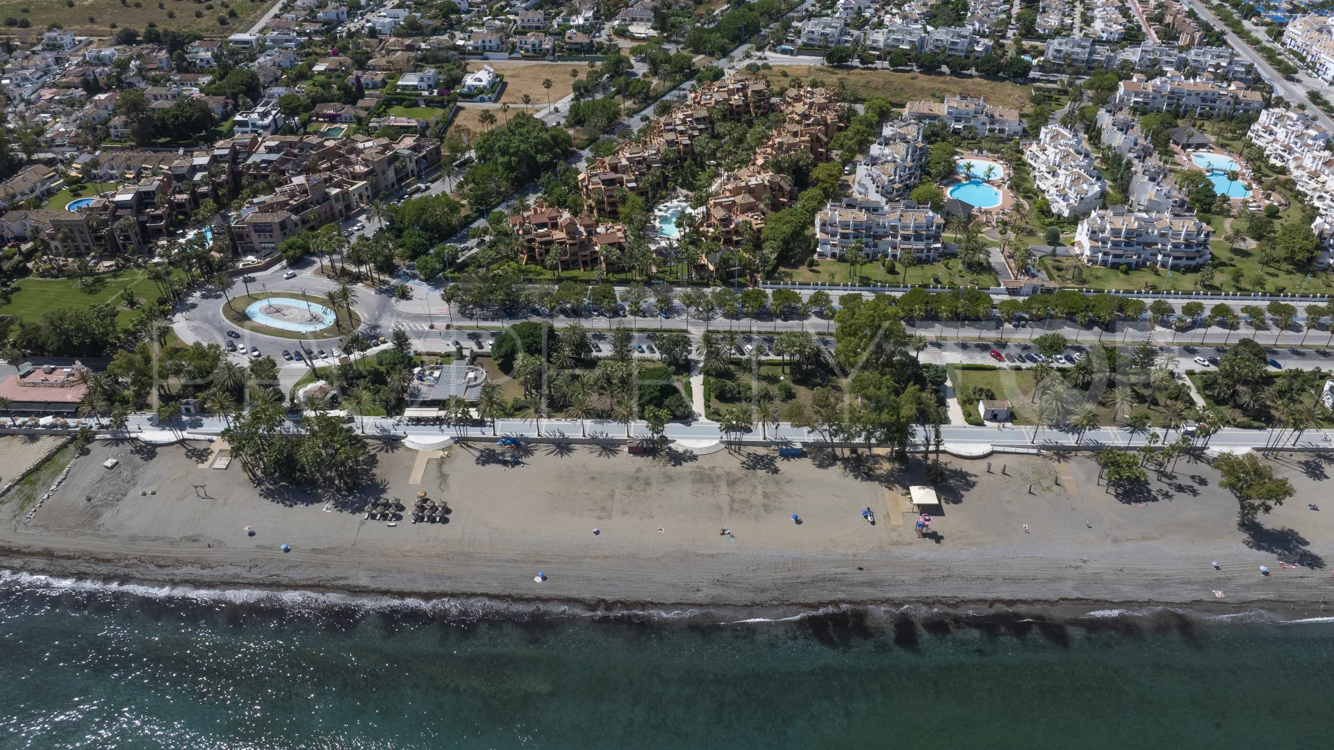 For sale duplex penthouse in Bahia Alcantara with 3 bedrooms