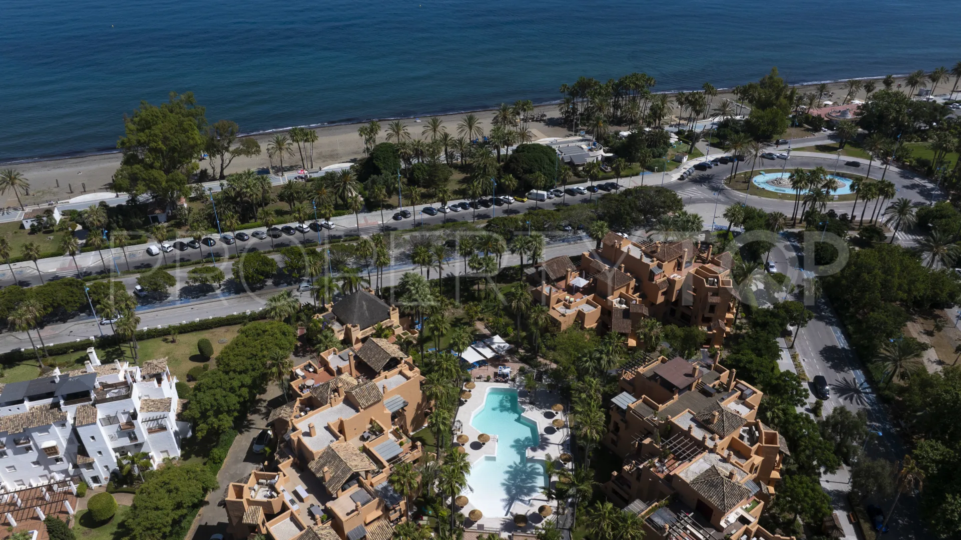 For sale duplex penthouse in Bahia Alcantara with 3 bedrooms