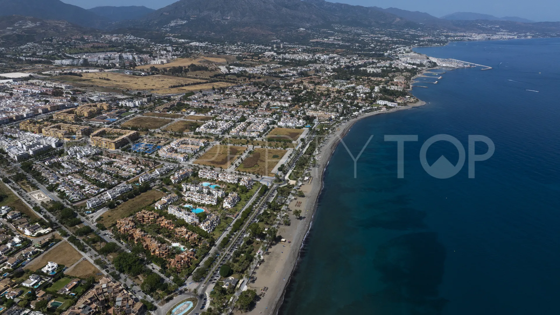 For sale duplex penthouse in Bahia Alcantara with 3 bedrooms