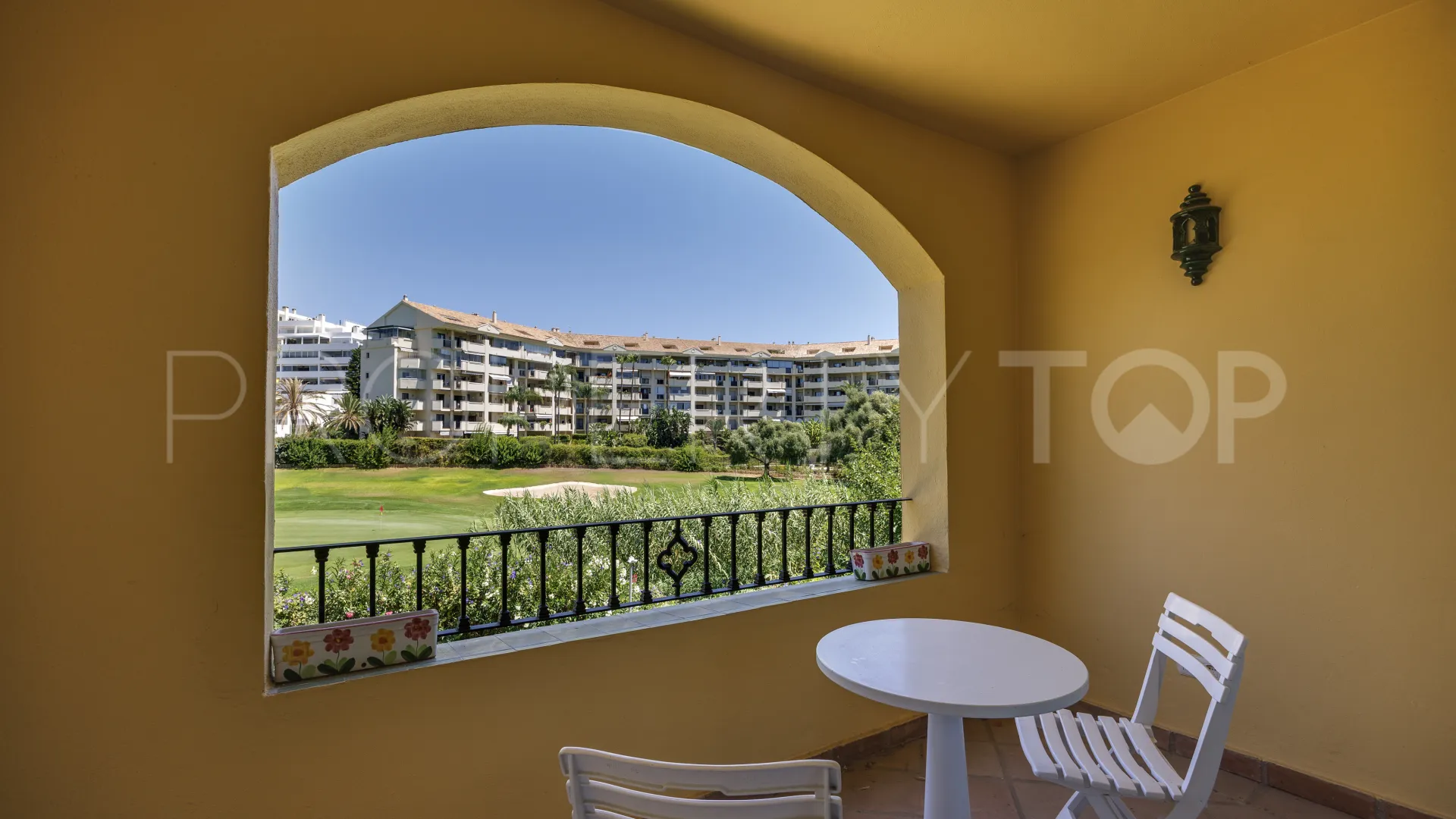 For sale apartment with 2 bedrooms in Guadalmina Alta