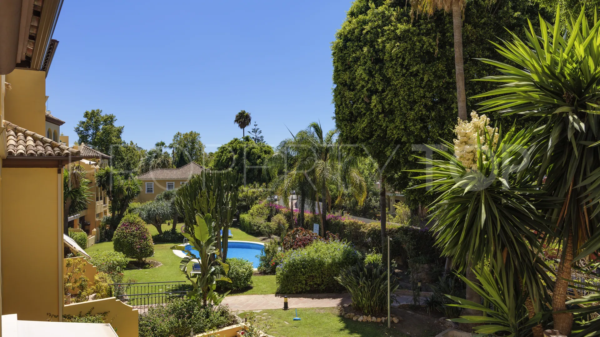 For sale apartment with 2 bedrooms in Guadalmina Alta