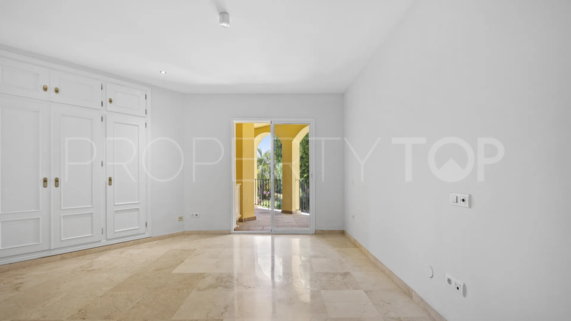 For sale apartment with 2 bedrooms in Guadalmina Alta
