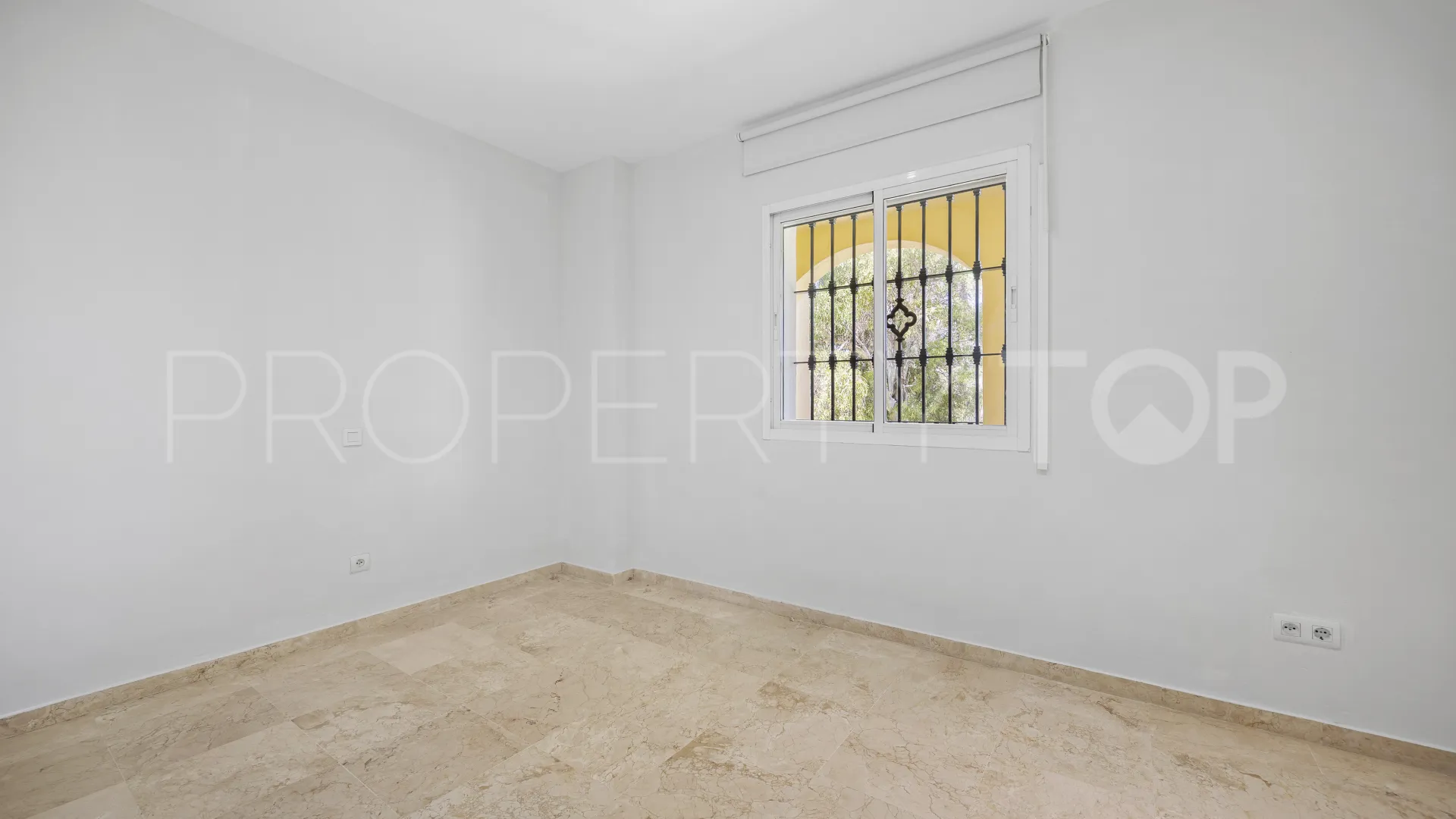 For sale apartment with 2 bedrooms in Guadalmina Alta