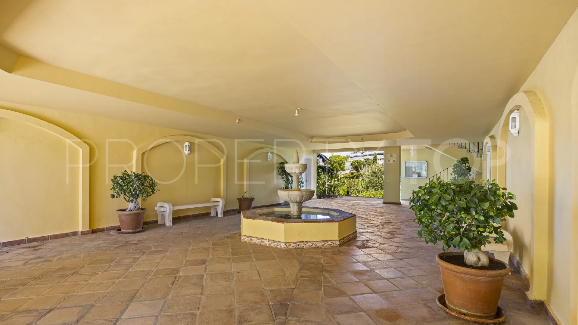 For sale apartment with 2 bedrooms in Guadalmina Alta