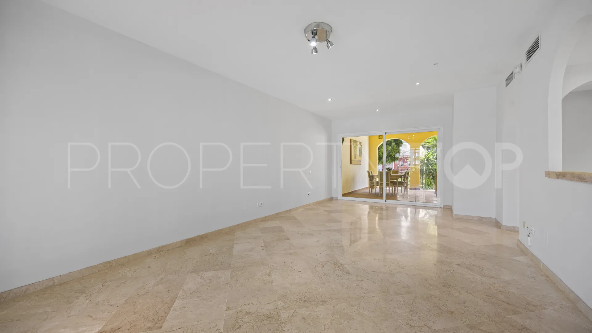 For sale apartment with 2 bedrooms in Guadalmina Alta