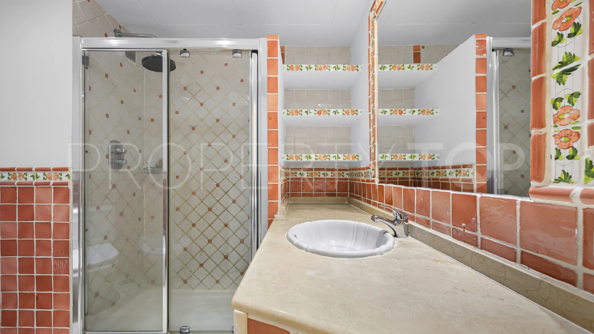 For sale apartment with 2 bedrooms in Guadalmina Alta