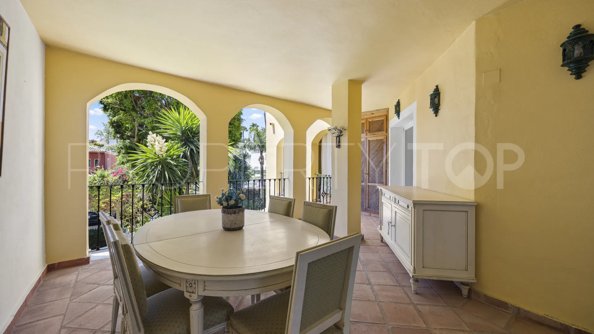 For sale apartment with 2 bedrooms in Guadalmina Alta