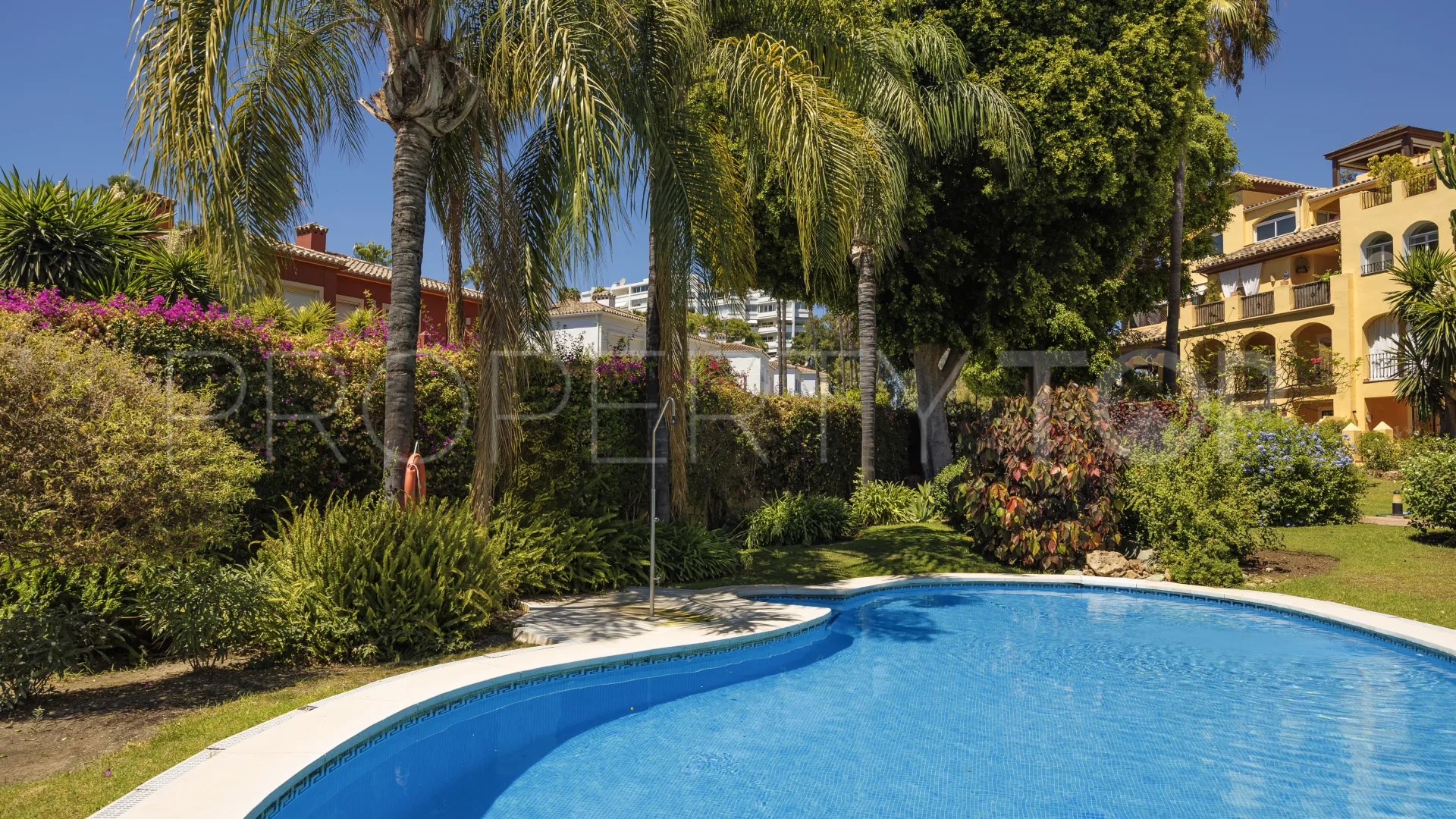 For sale apartment with 2 bedrooms in Guadalmina Alta