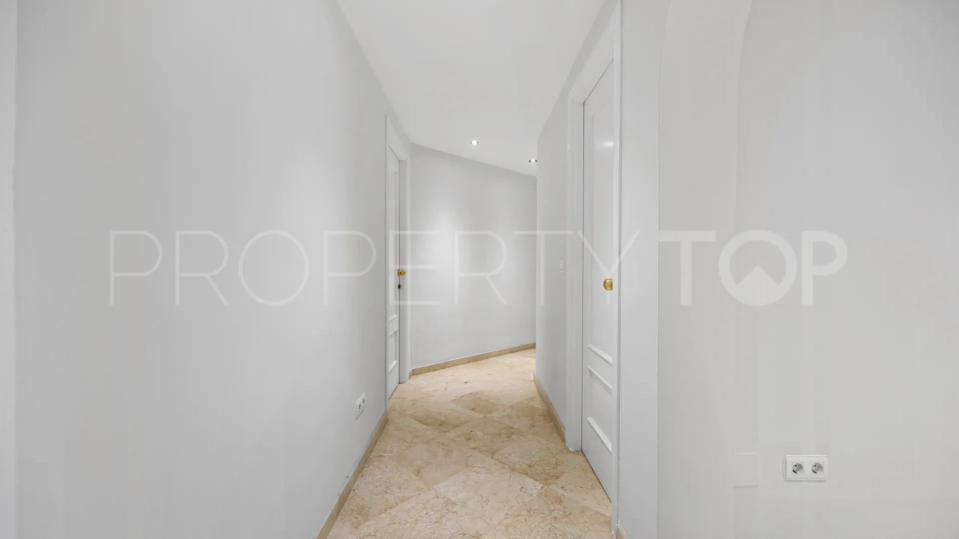 For sale apartment with 2 bedrooms in Guadalmina Alta
