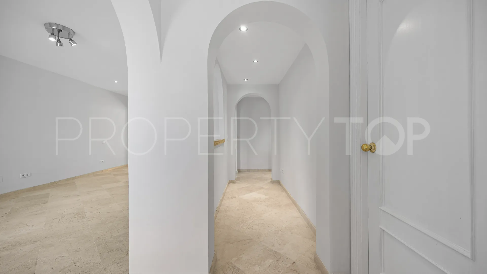 For sale apartment with 2 bedrooms in Guadalmina Alta