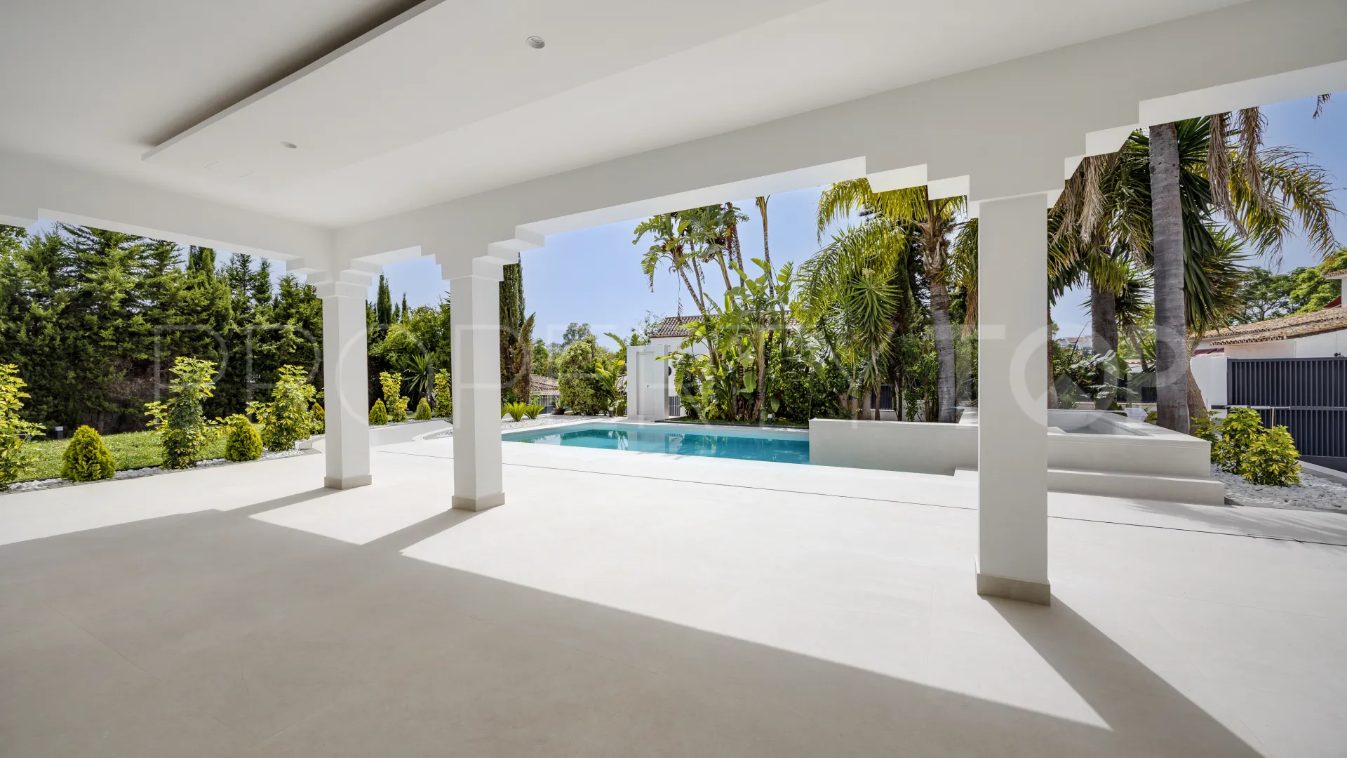 Buy villa with 4 bedrooms in Guadalmina Alta