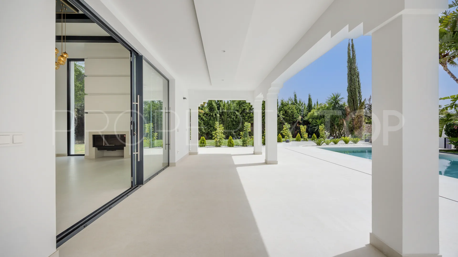 Buy villa with 4 bedrooms in Guadalmina Alta