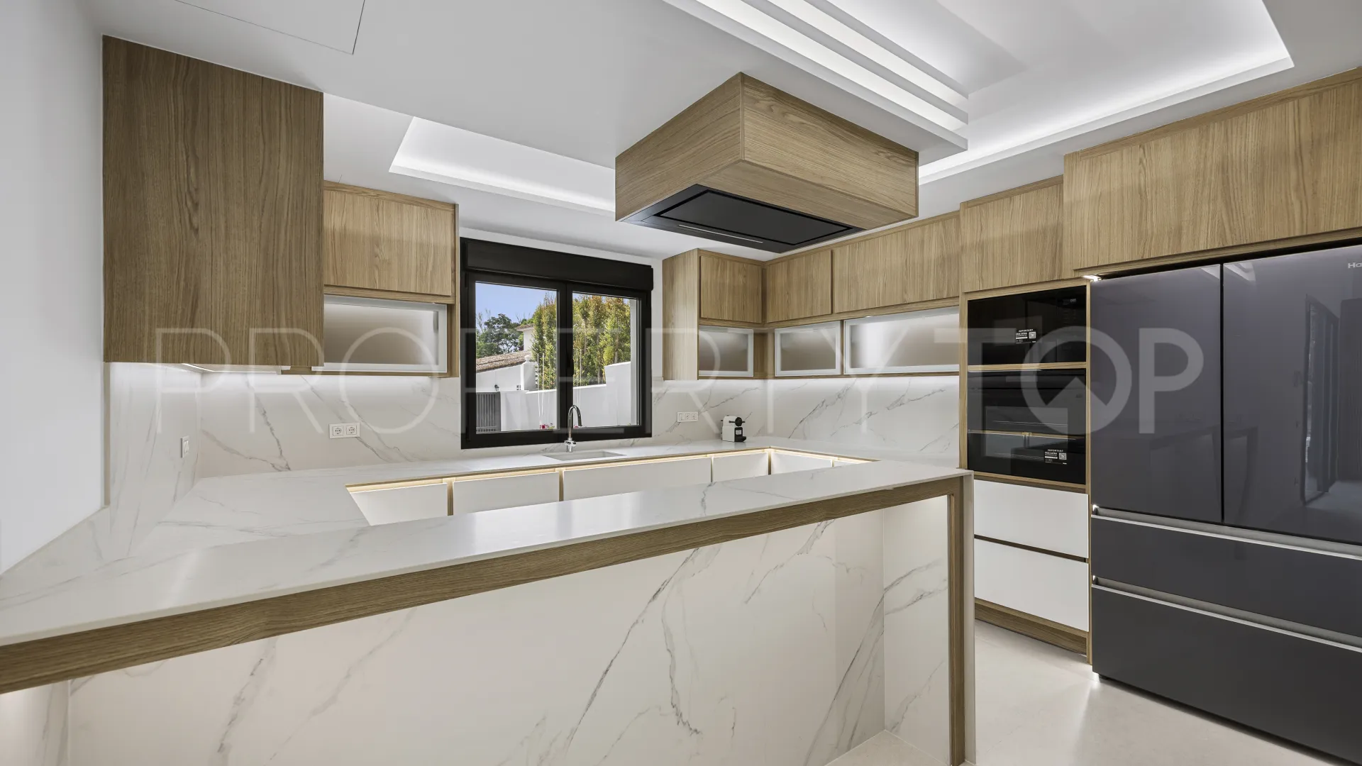 Buy villa with 4 bedrooms in Guadalmina Alta