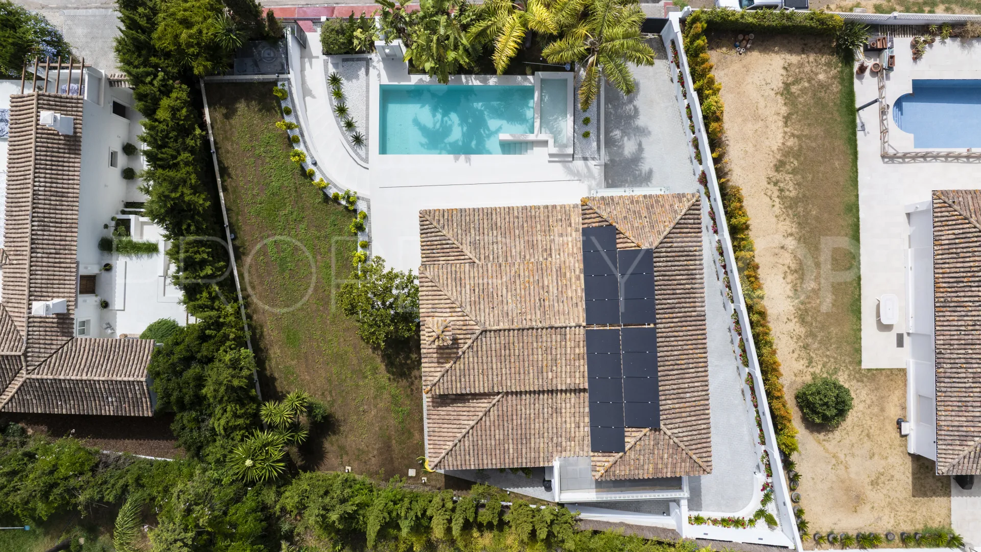 Buy villa with 4 bedrooms in Guadalmina Alta