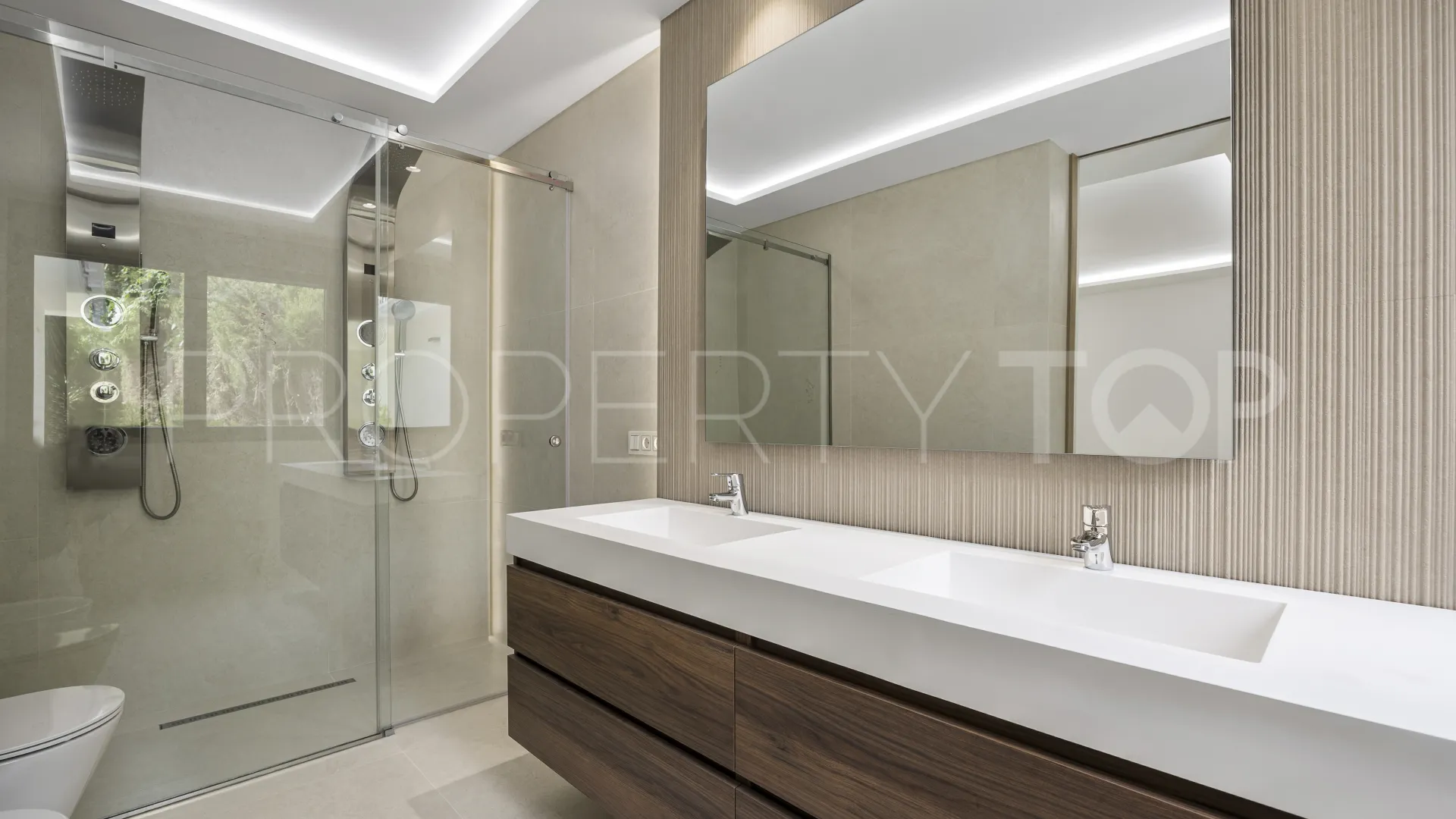 Buy villa with 4 bedrooms in Guadalmina Alta