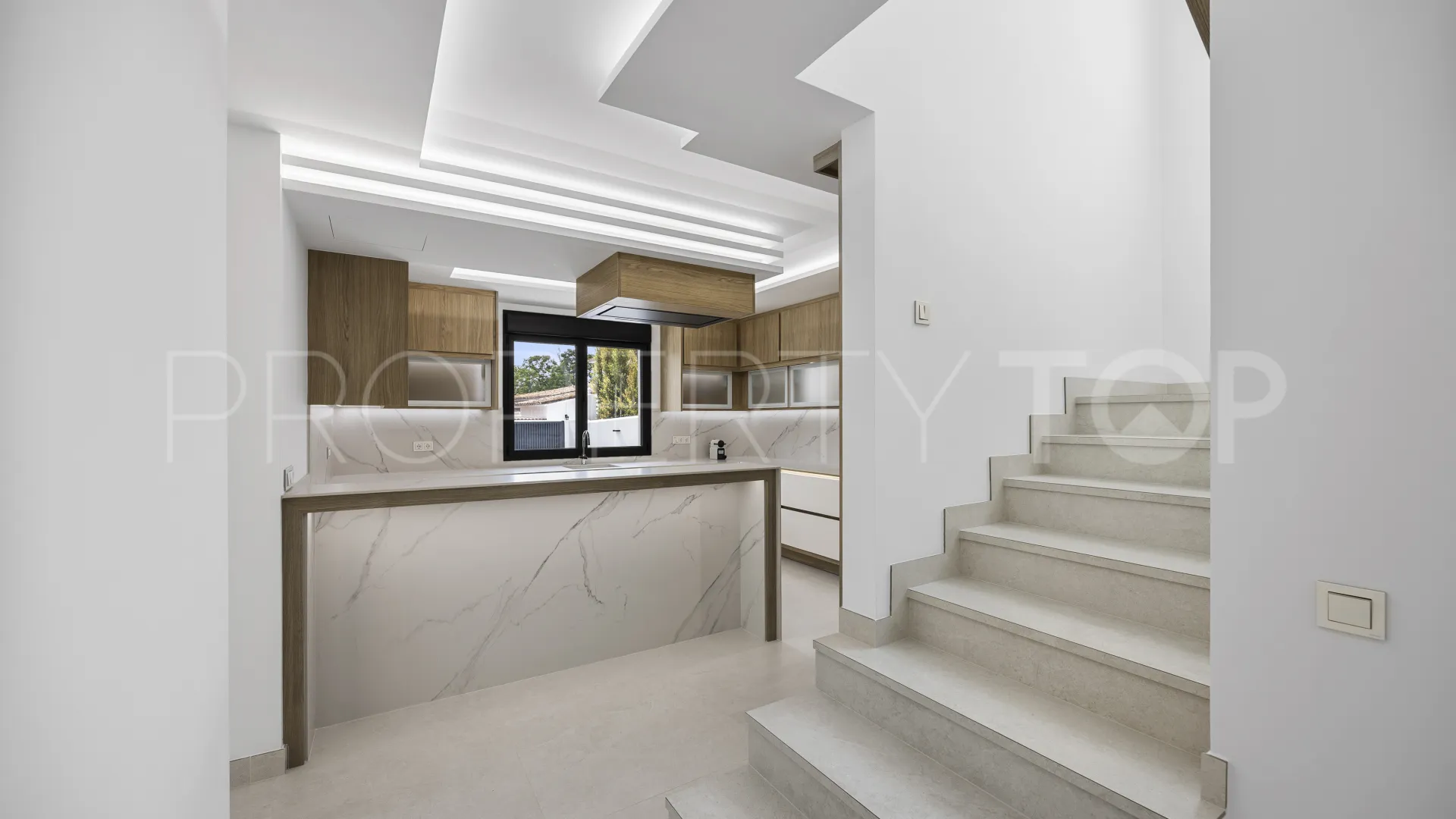 Buy villa with 4 bedrooms in Guadalmina Alta