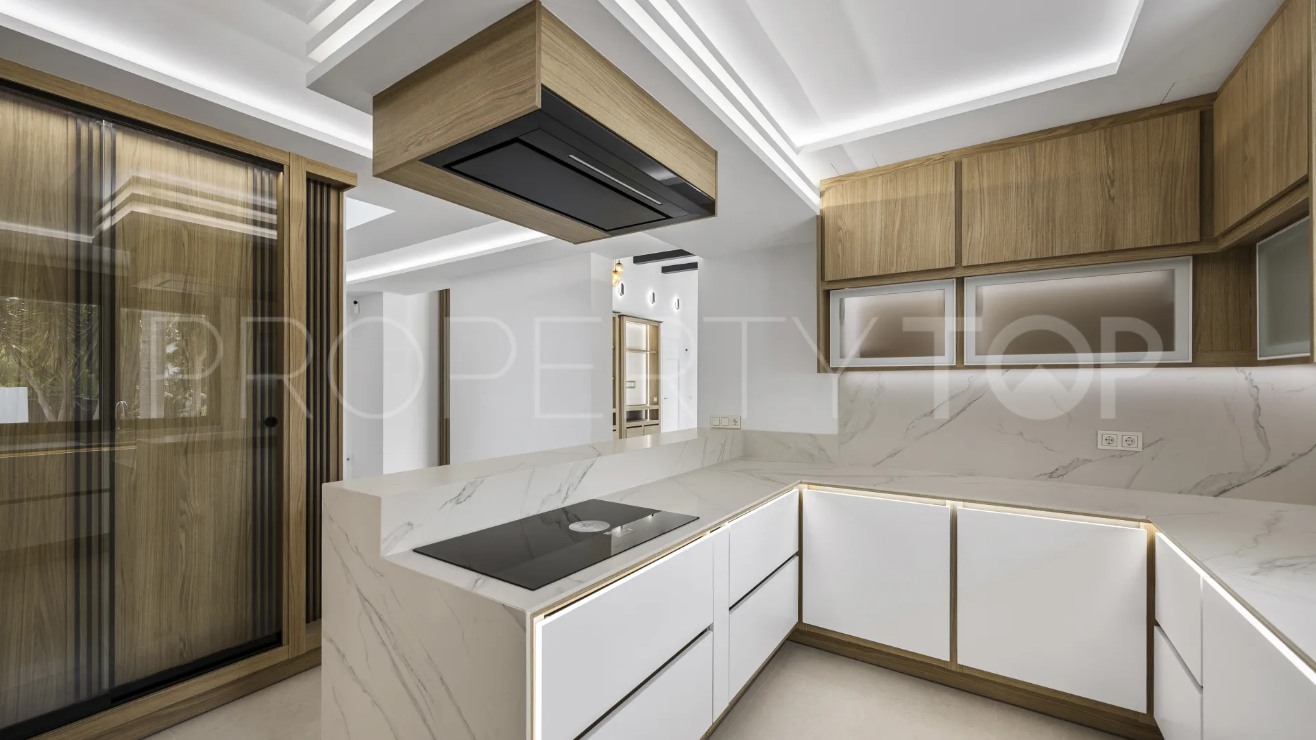 Buy villa with 4 bedrooms in Guadalmina Alta