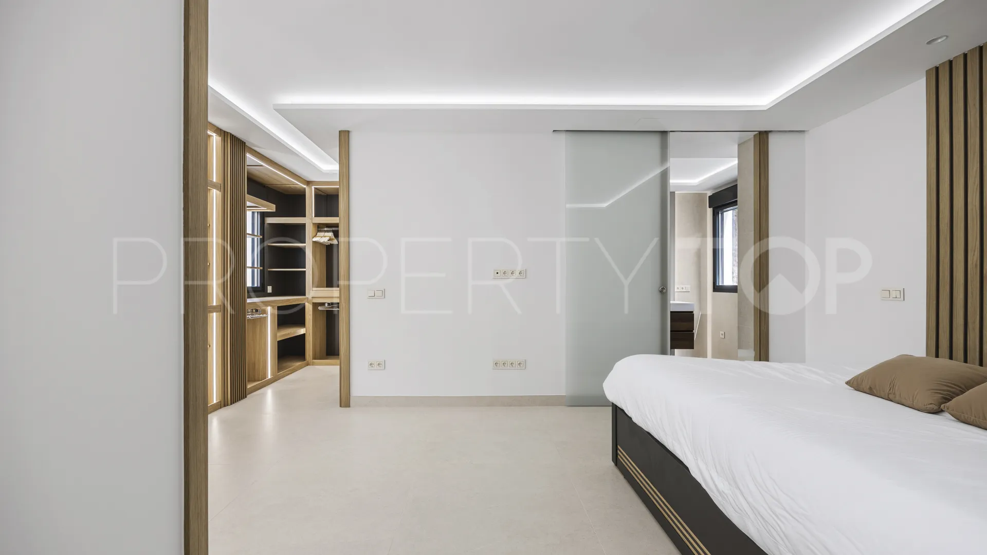Buy villa with 4 bedrooms in Guadalmina Alta