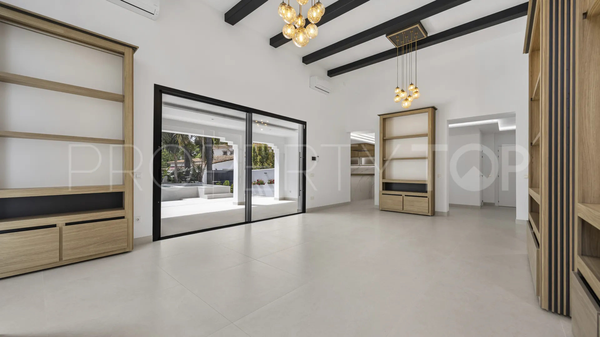 Buy villa with 4 bedrooms in Guadalmina Alta