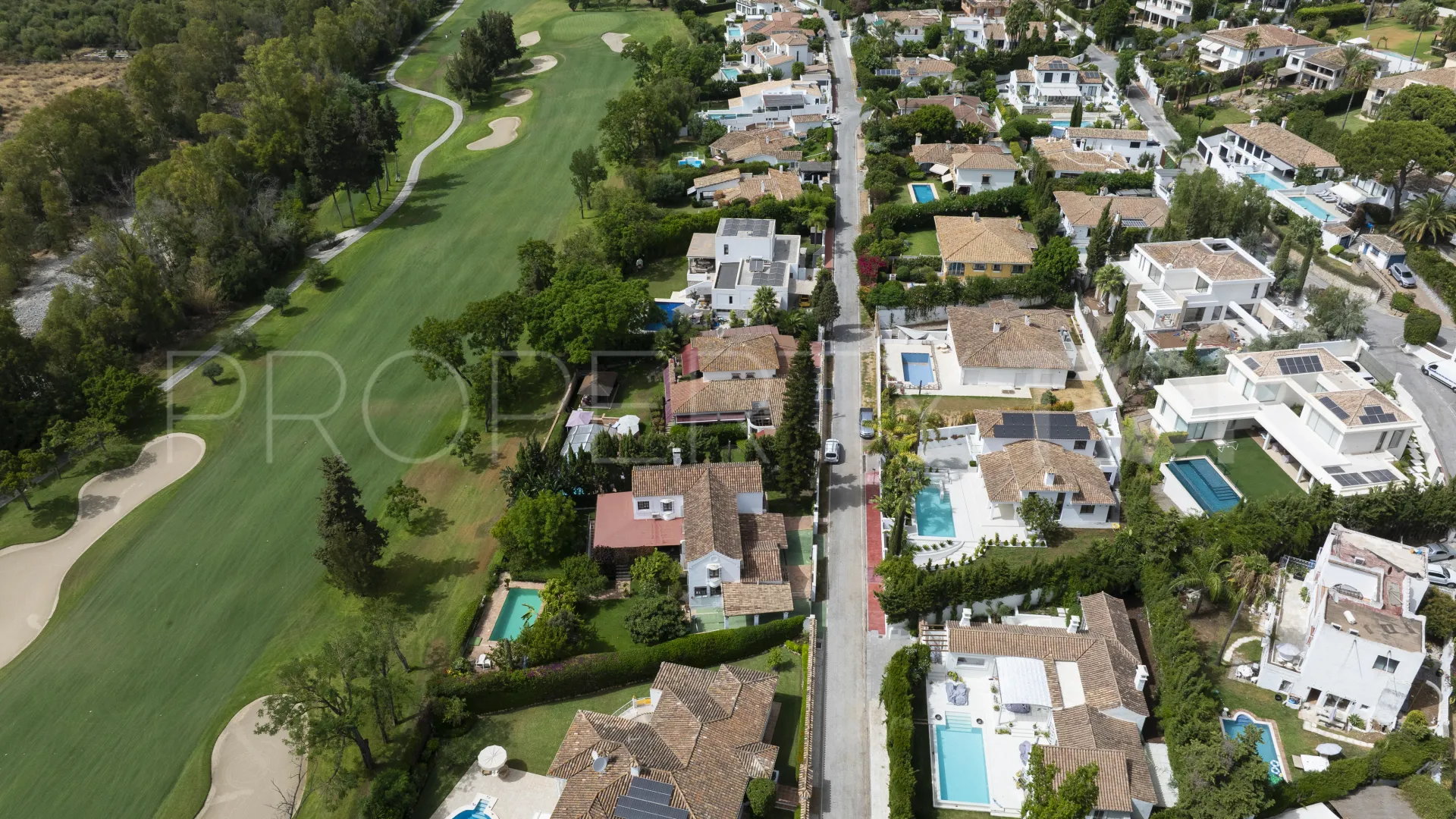 Buy villa with 4 bedrooms in Guadalmina Alta