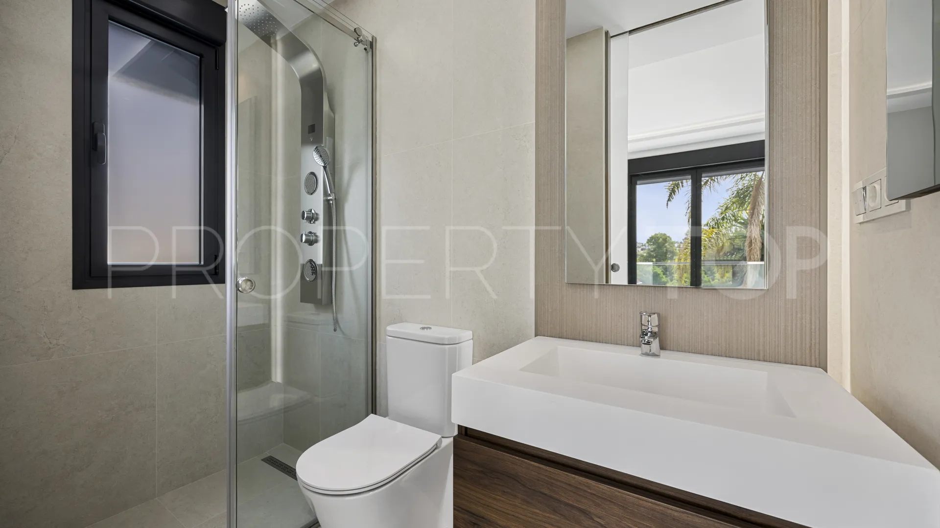 Buy villa with 4 bedrooms in Guadalmina Alta