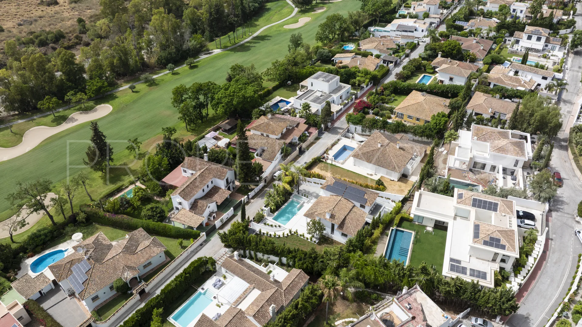 Buy villa with 4 bedrooms in Guadalmina Alta