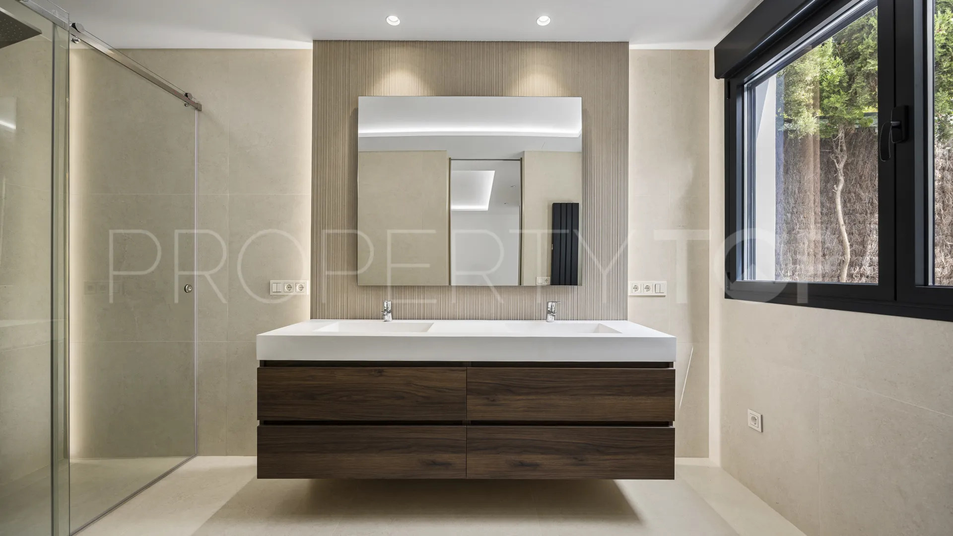 Buy villa with 4 bedrooms in Guadalmina Alta