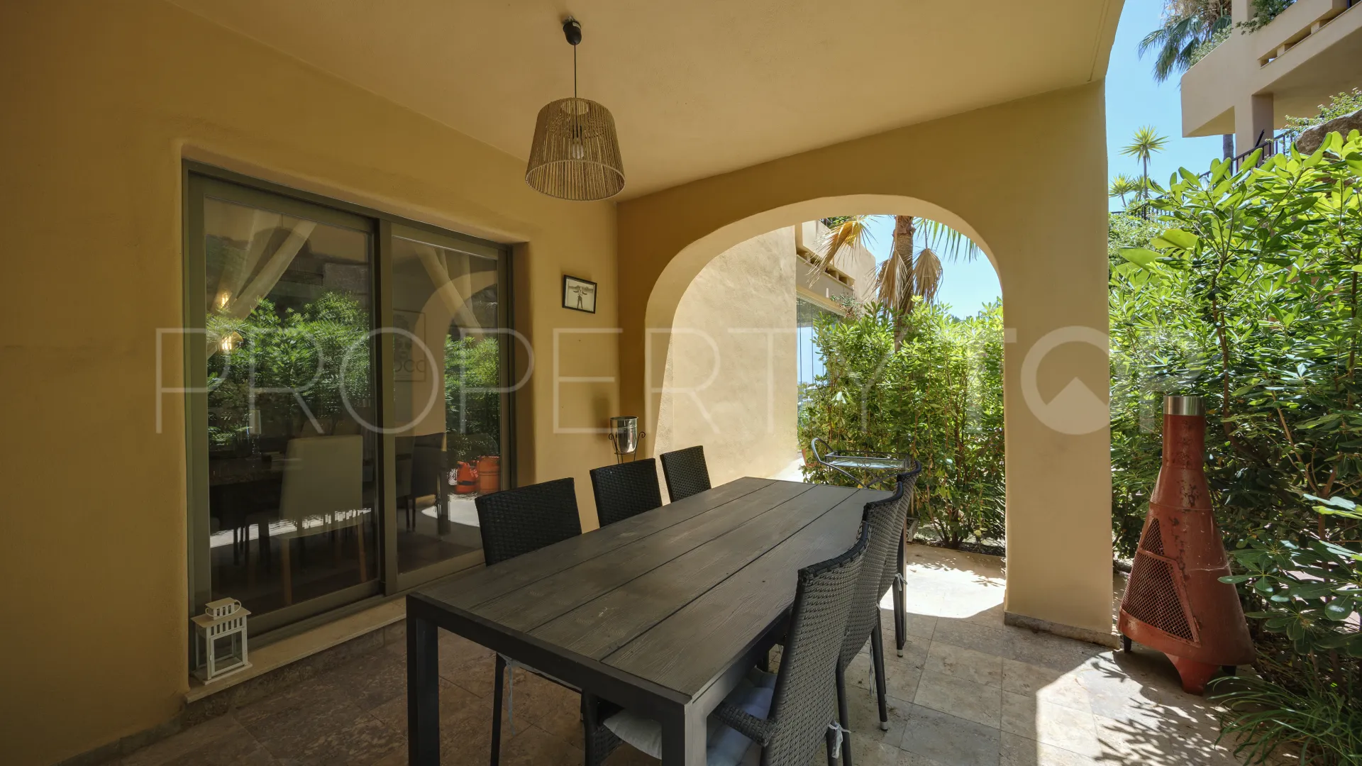 Apartamento a la venta de 3 dormitorios en Benahavis