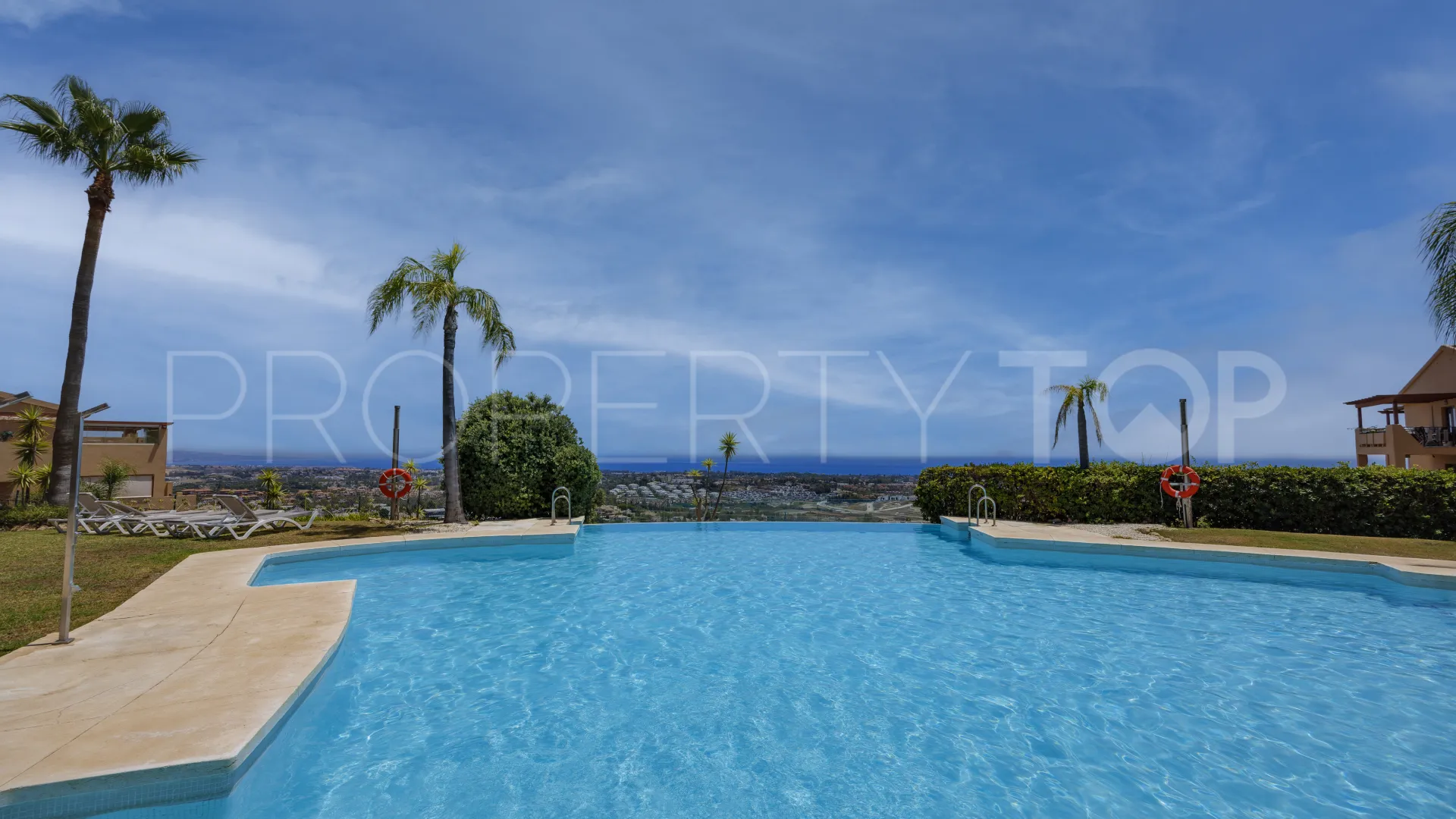 Apartamento a la venta de 3 dormitorios en Benahavis