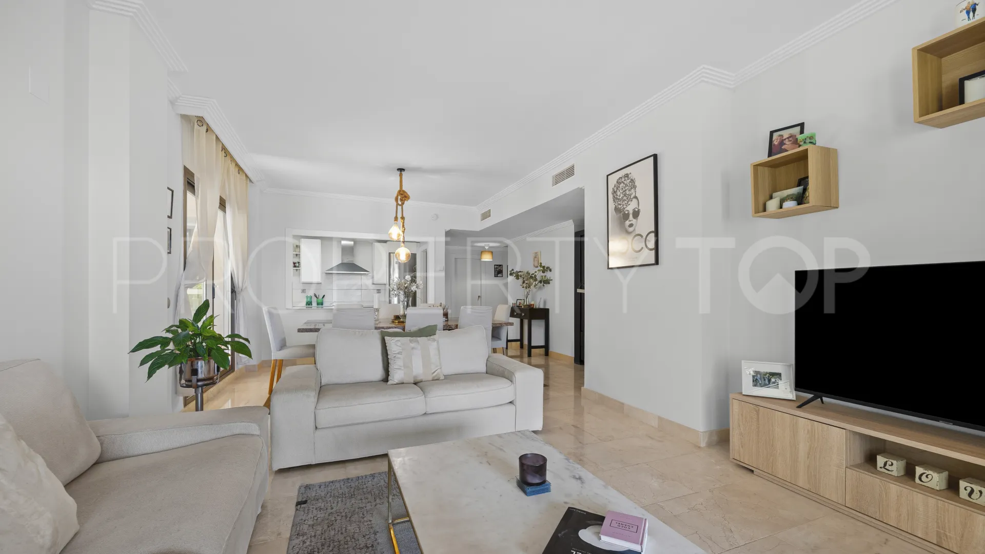 Apartamento a la venta de 3 dormitorios en Benahavis