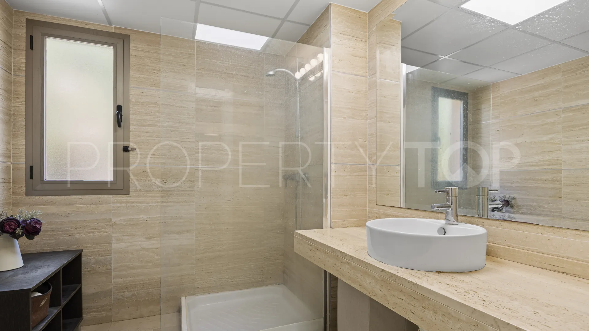 Apartamento a la venta de 3 dormitorios en Benahavis