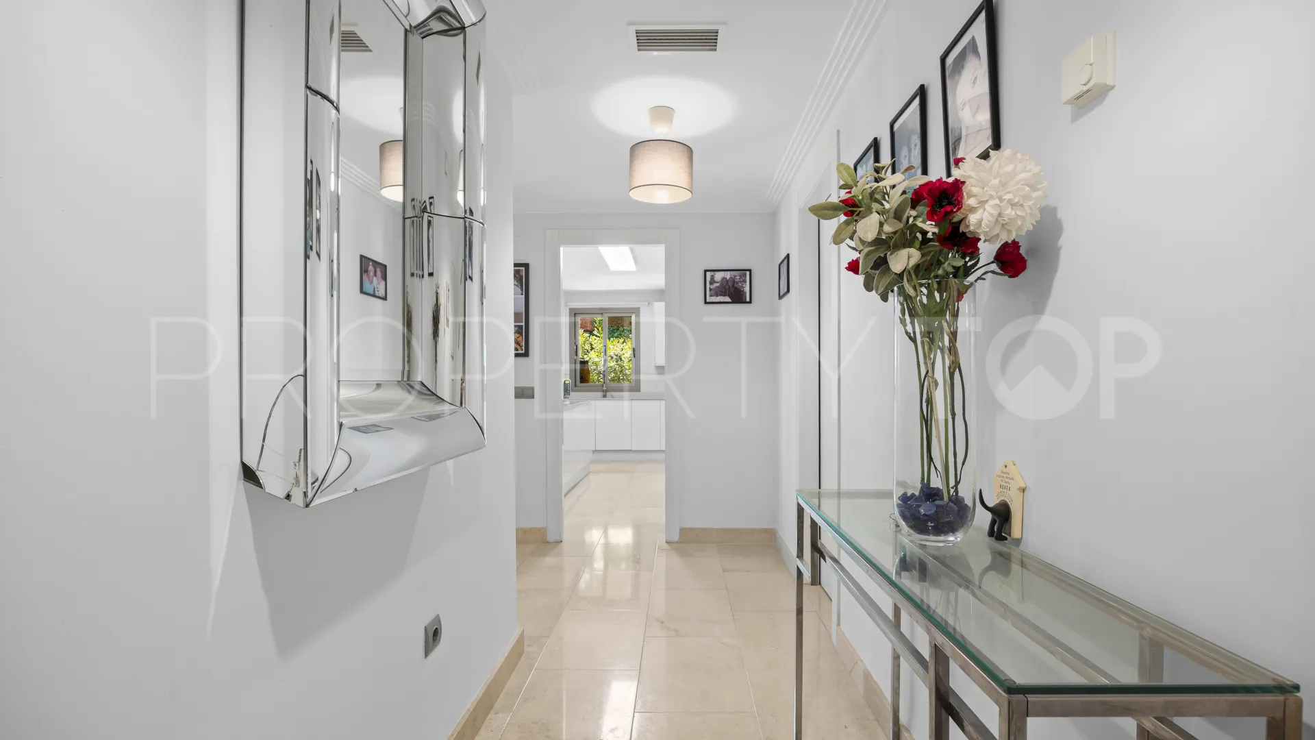 Apartamento a la venta de 3 dormitorios en Benahavis