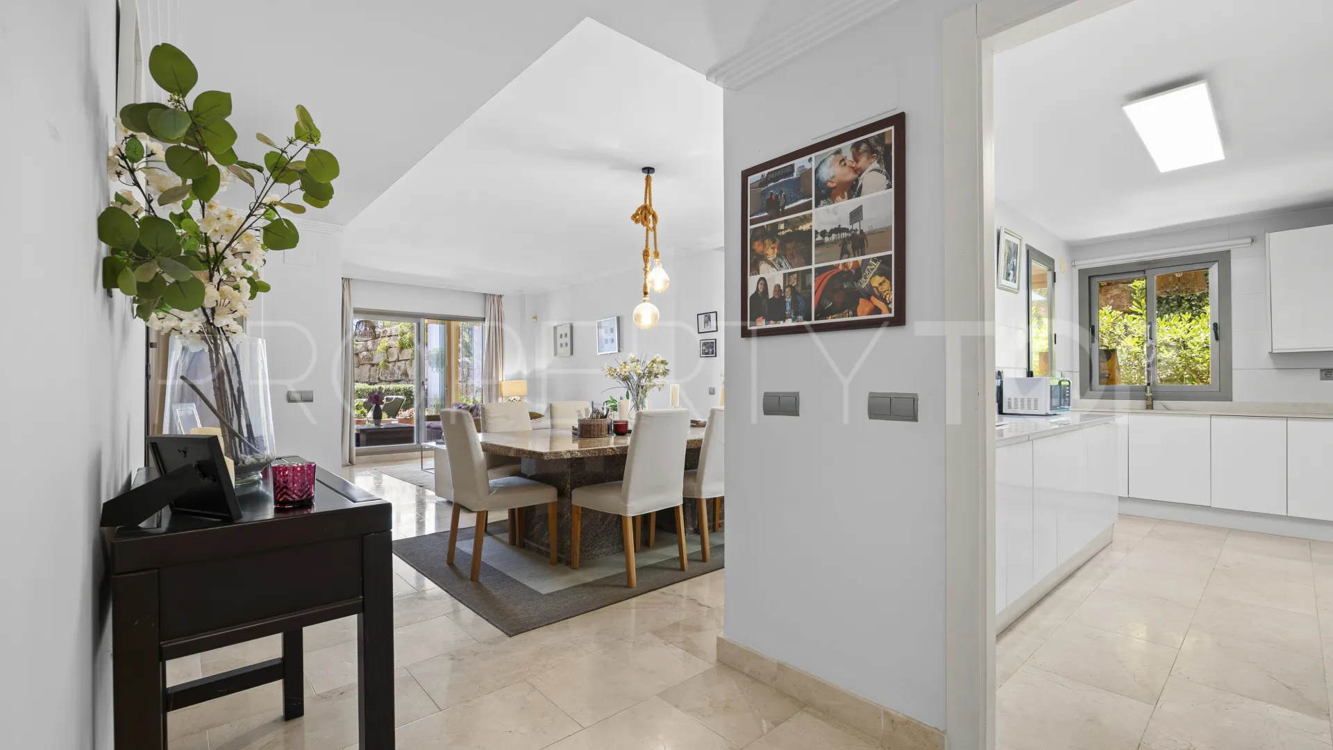Apartamento a la venta de 3 dormitorios en Benahavis