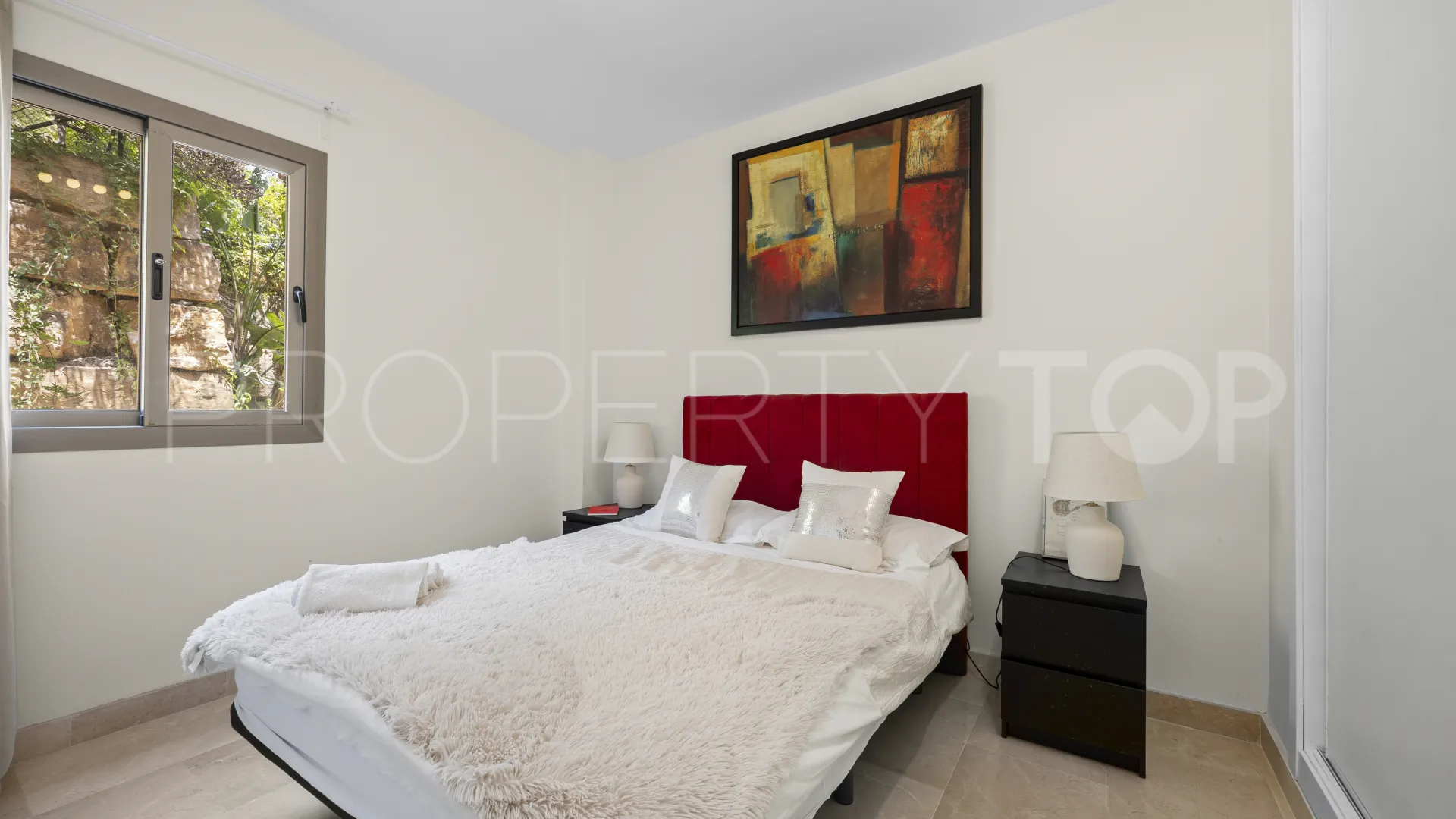 Apartamento a la venta de 3 dormitorios en Benahavis