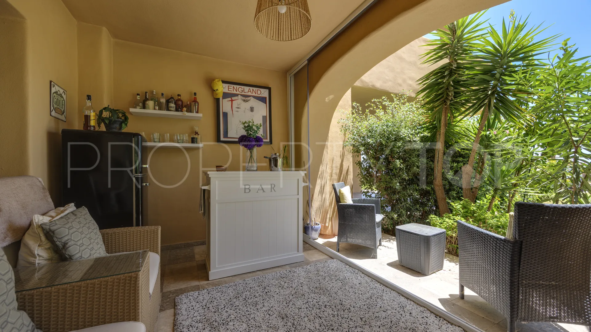 Apartamento a la venta de 3 dormitorios en Benahavis