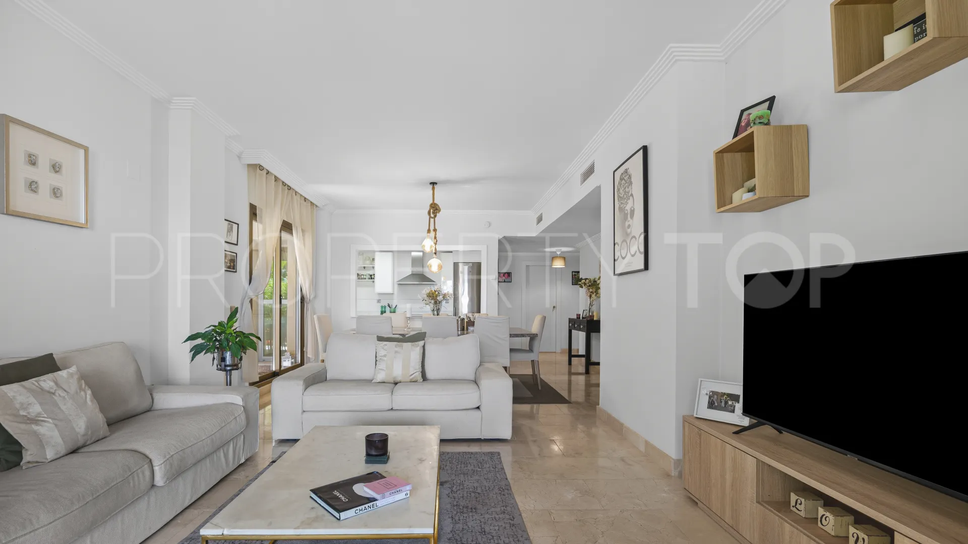Apartamento a la venta de 3 dormitorios en Benahavis