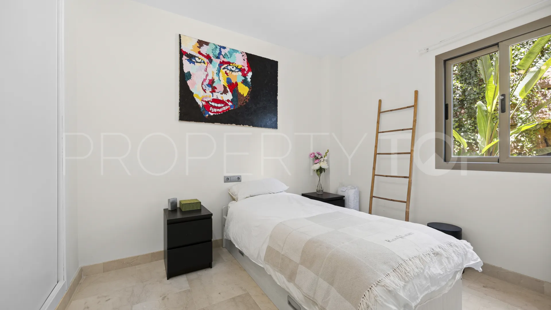 Apartamento a la venta de 3 dormitorios en Benahavis