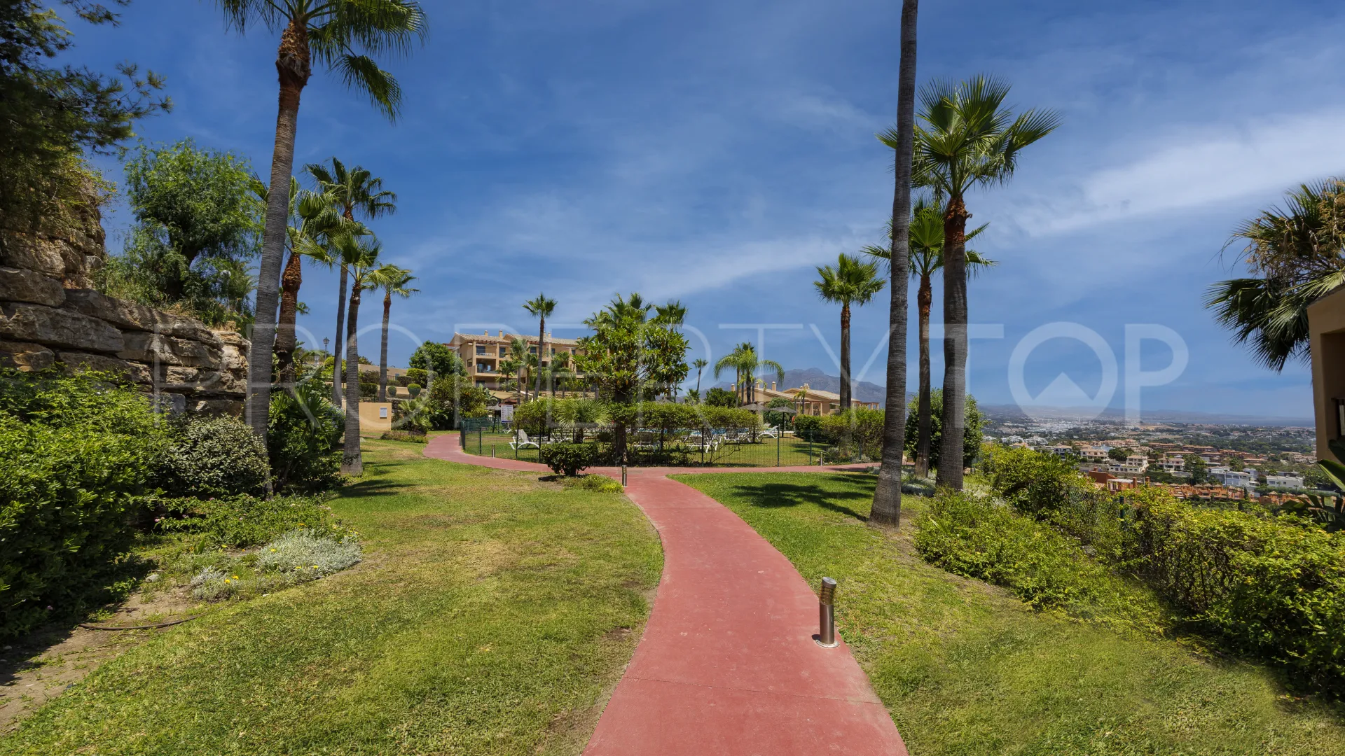 Apartamento a la venta de 3 dormitorios en Benahavis