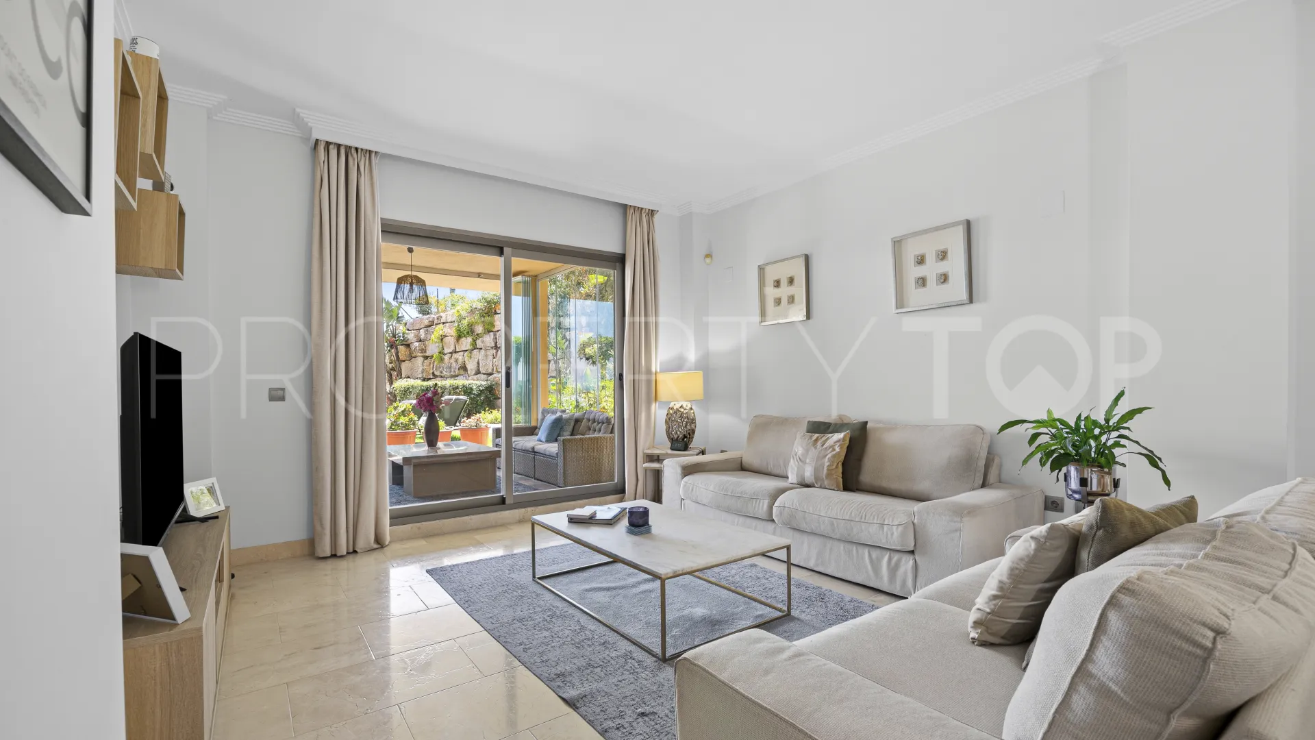 Apartamento a la venta de 3 dormitorios en Benahavis