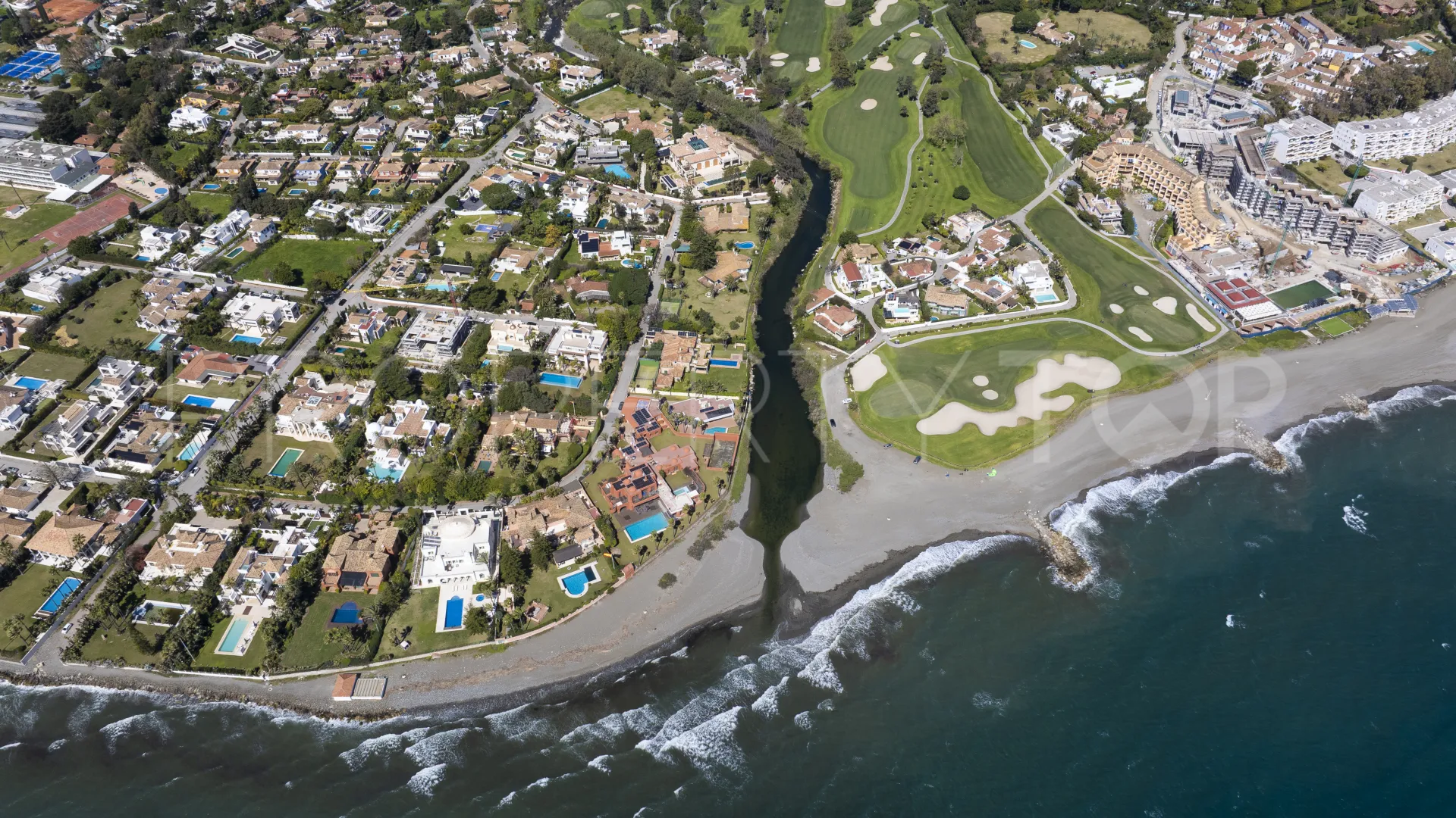 Villa en venta en Guadalmina Baja