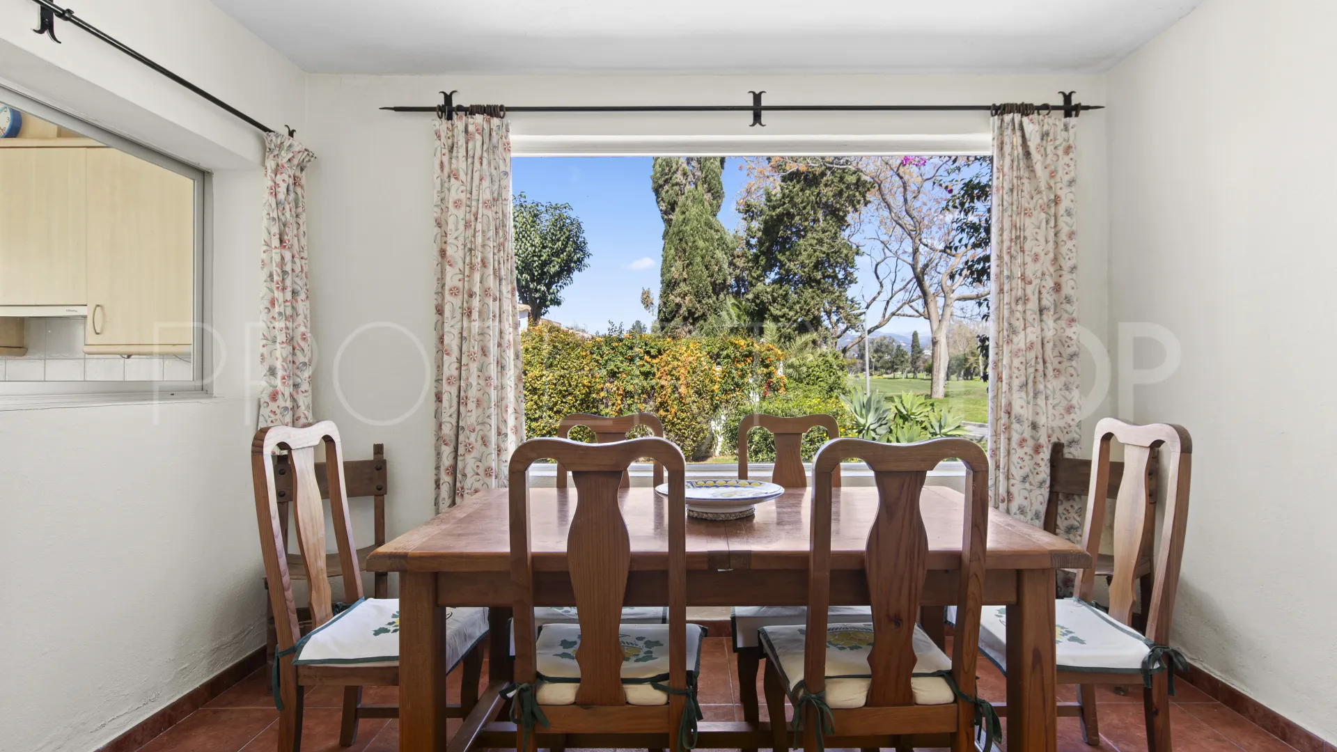 Villa en venta en Guadalmina Baja