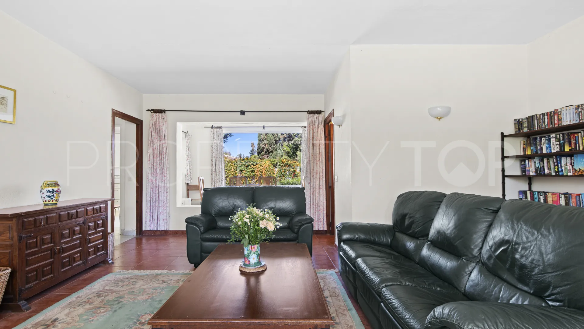 Villa en venta en Guadalmina Baja