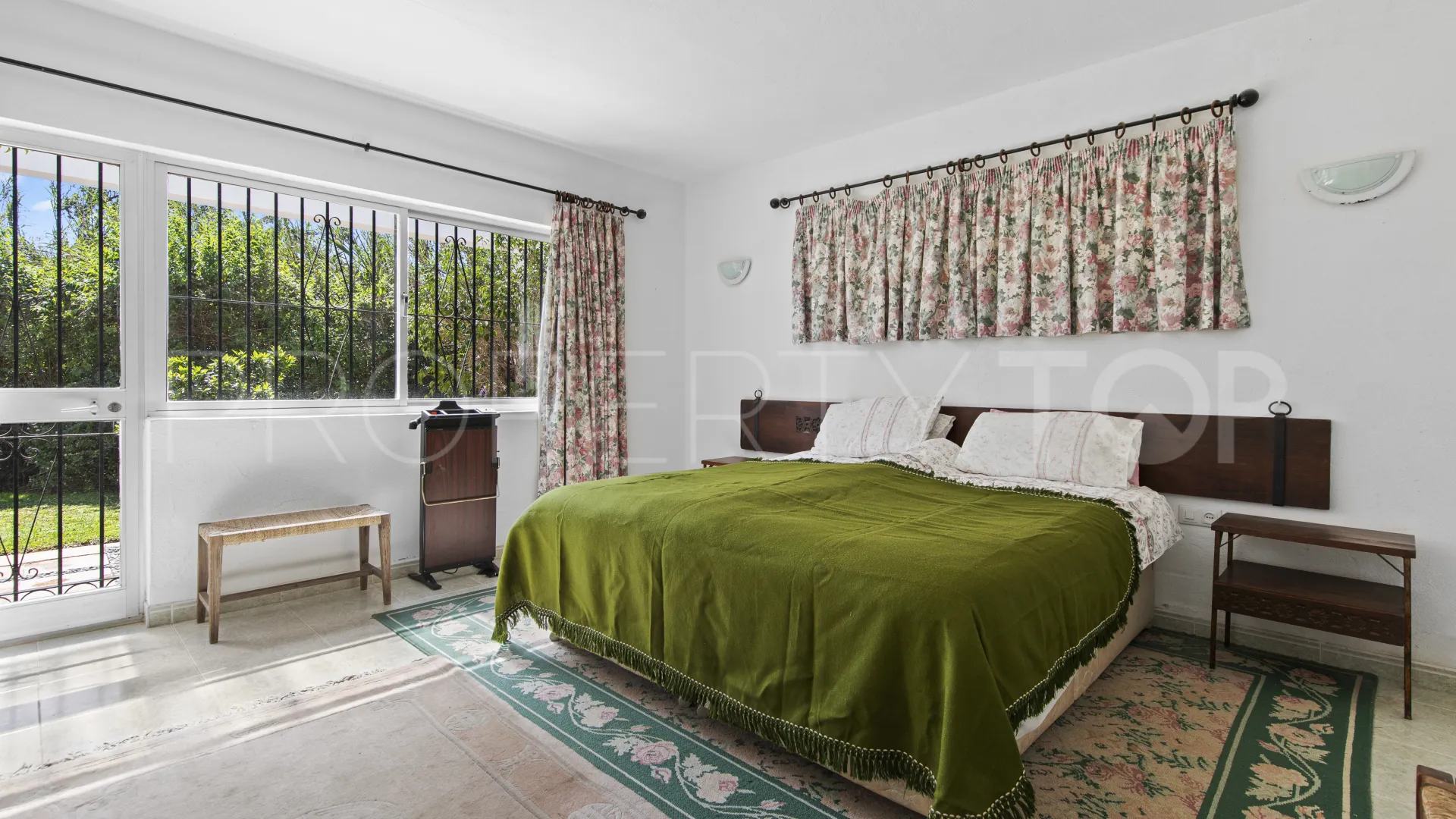 Villa en venta en Guadalmina Baja