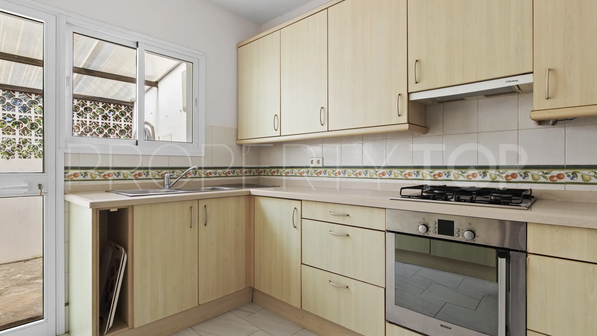 Villa en venta en Guadalmina Baja