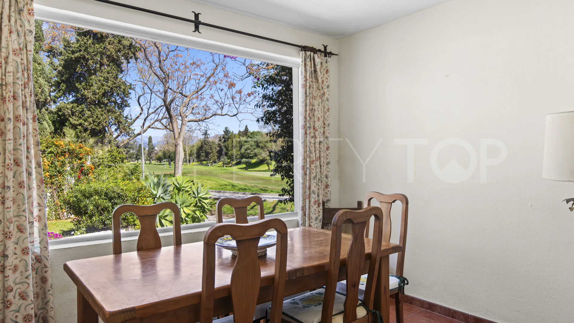 Villa en venta en Guadalmina Baja