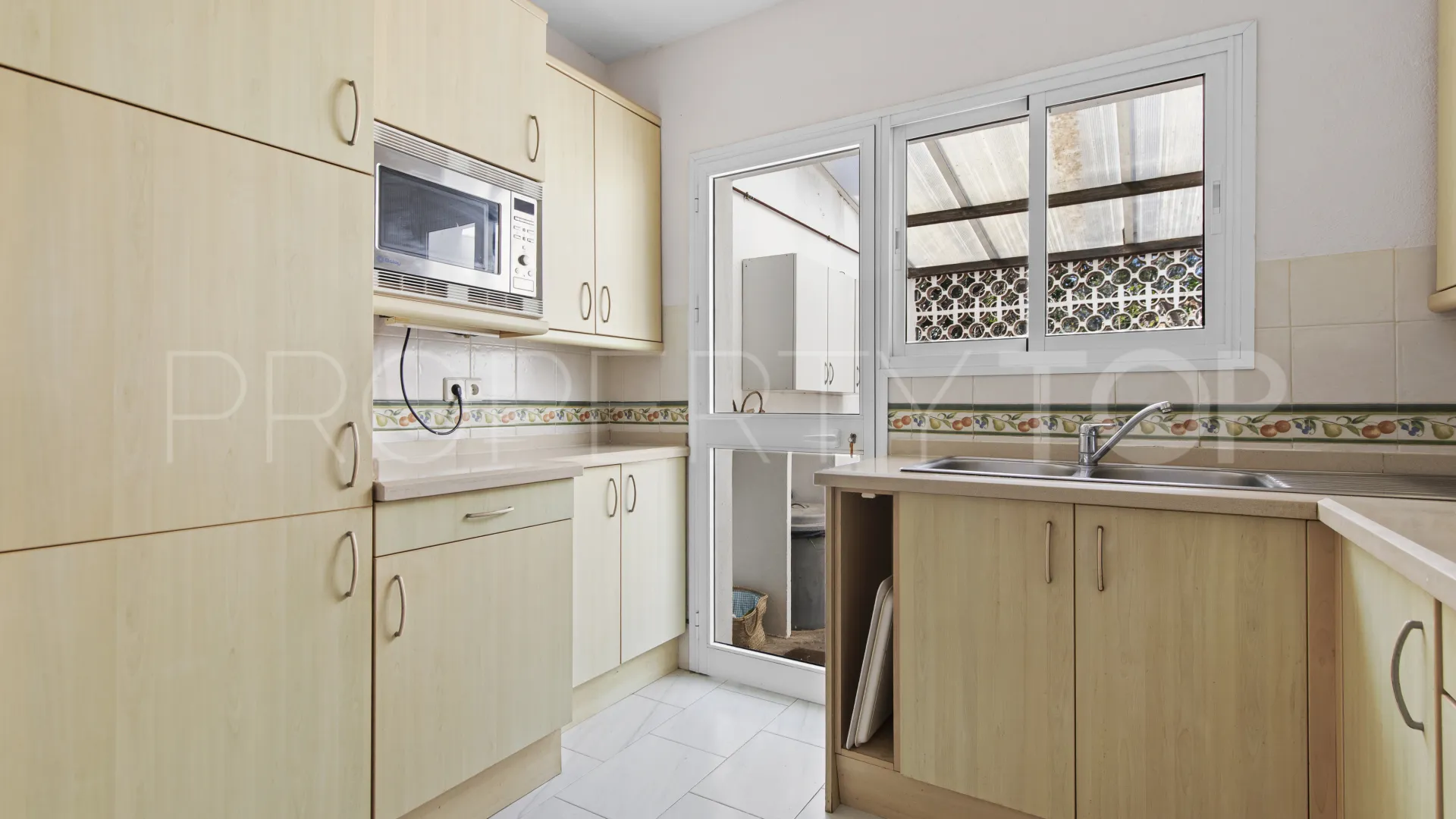 Villa en venta en Guadalmina Baja