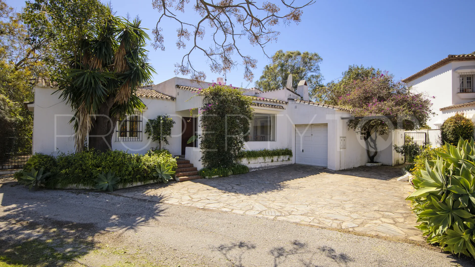Villa en venta en Guadalmina Baja